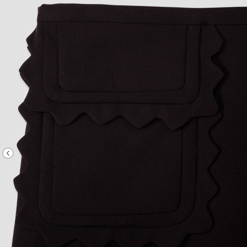 Skirt w/ quirky frill & Pocket